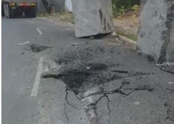 Accidente en Samaná: Patana derrama mármol y daña vía a Fortaleza Santa Bárbara.